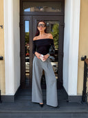 Vidvazhna Off-Shoulder Longsleeve