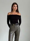 Vidvazhna Off-Shoulder Longsleeve